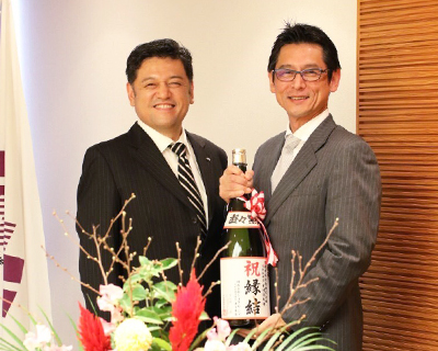 株式会社シイエム・シイと木村情報技術、調印式の様子