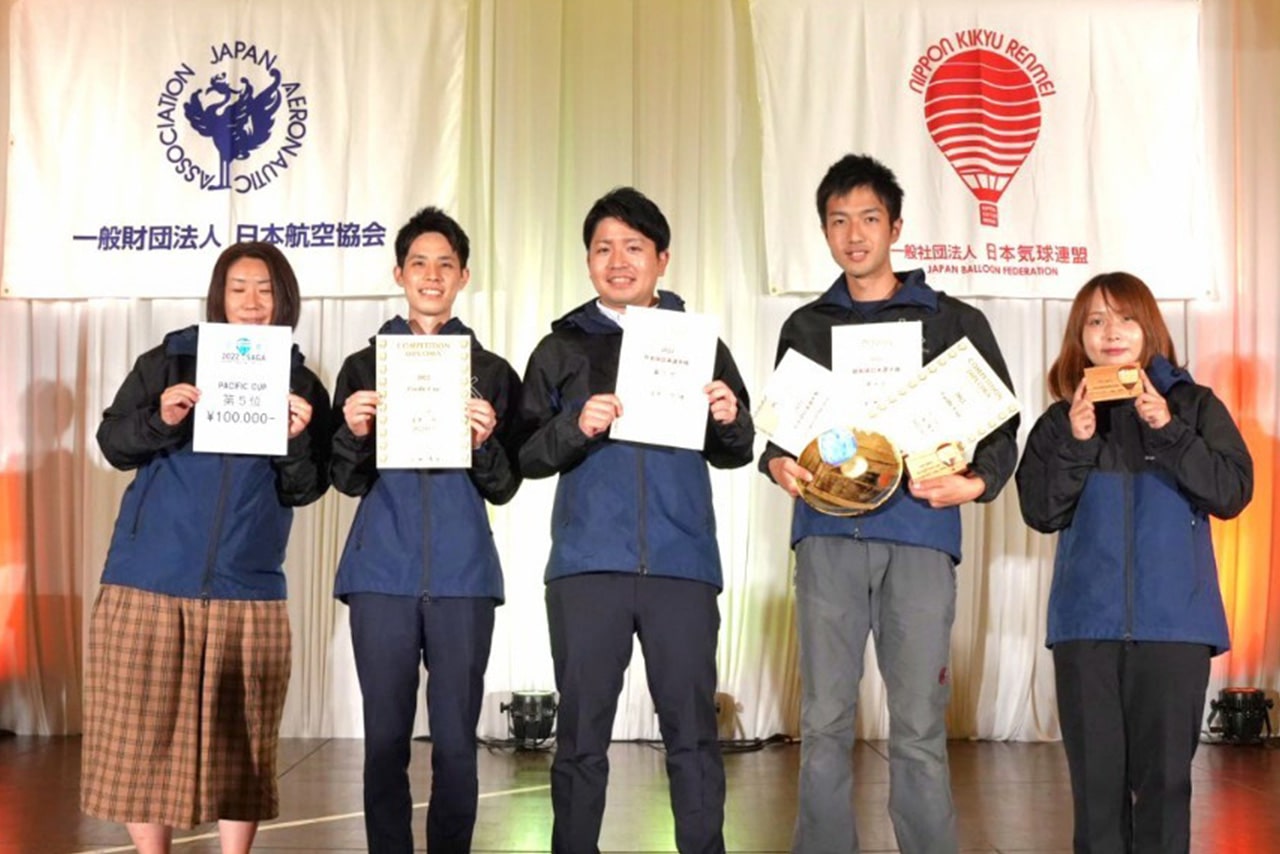 11月7日佐賀市内で開催された授賞式でのバルーンチームメンバー